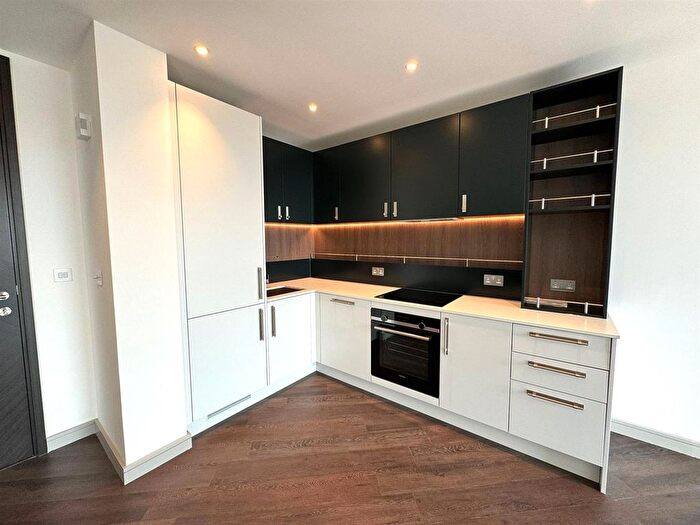 1 Bedroom Flat To Rent In Eden Grove, Staines-Upon-Thames, TW18
