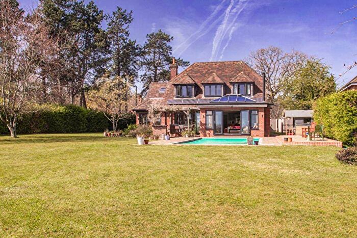 4 Bedroom Detached House For Sale In Terlanen, Upper Basildon, RG8