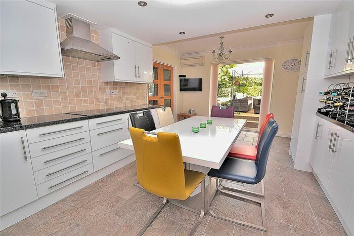 2 Bedroom End Of Terrace House For Sale In St Michaels Place, Great Billington, Bedfordshire, LU7