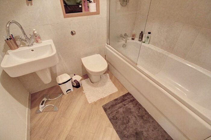 2 Bedroom Apartment To Rent In Cameronian Square, Worsdell Drive, Gateshead, Tyne And Wear, NE8