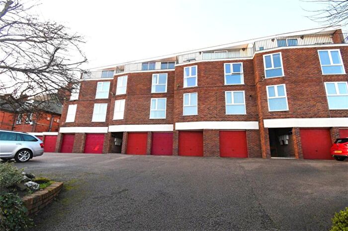 2 Bedroom Flat To Rent In North Drive, Wallasey, Wirral, CH45