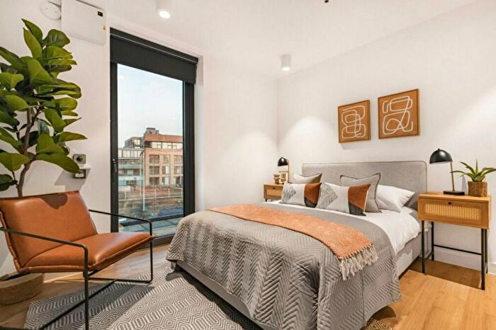 2 Bedroom Flat To Rent In Charles Clowes Walk, London, SW11