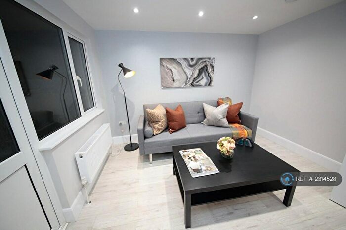 5 Bedroom Terraced House To Rent In Pomfret Avenue, Luton, LU2