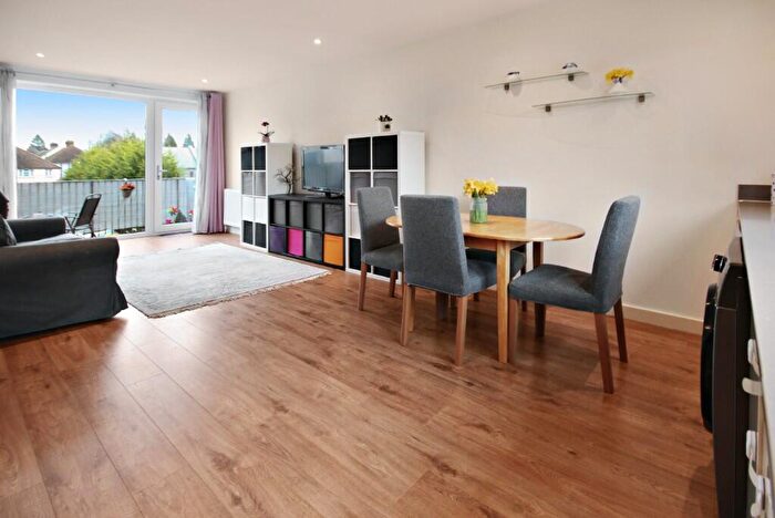2 Bedroom Apartment For Sale In Holtye Avenue, East Grinstead, West Sussex, RH19