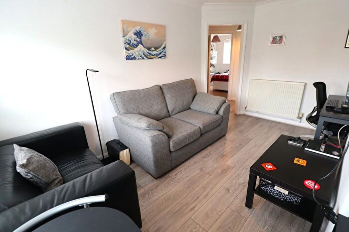1 Bedroom Flat For Sale In Marina Avenue, Rayleigh, SS6