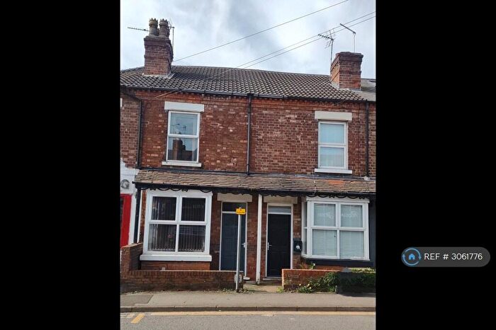 2 Bedroom Terraced House To Rent In Wollaton Road, Nottingham, NG9