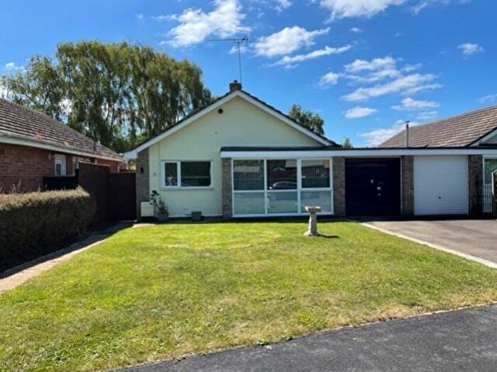 3 Bedroom Bungalow To Rent In Cotswold Way, Carterton, Oxfordshire, OX18