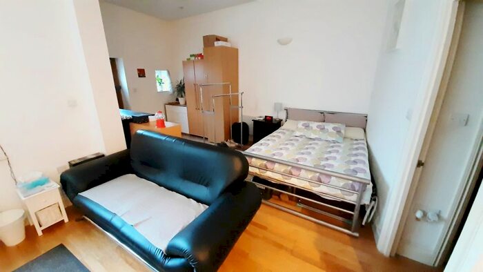 Studio To Rent In Victory Road Mews, London, SW19