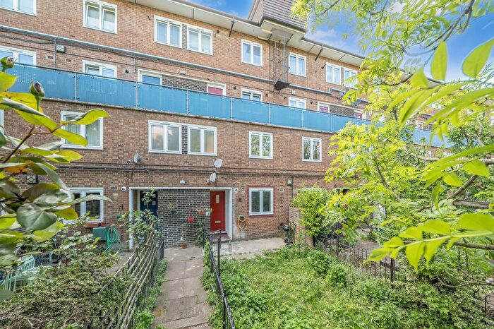 3 Bedroom Maisonette For Sale In Slippers Place, London, SE16