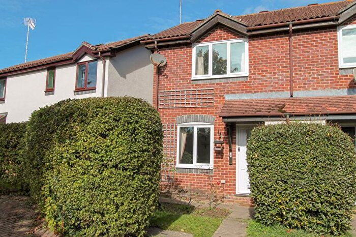 2 Bedroom End Of Terrace House To Rent In Lammas Close, Godalming, GU7