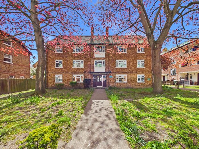 2 Bedroom Flat For Sale In Weston Road, Bromley, Kent, BR1