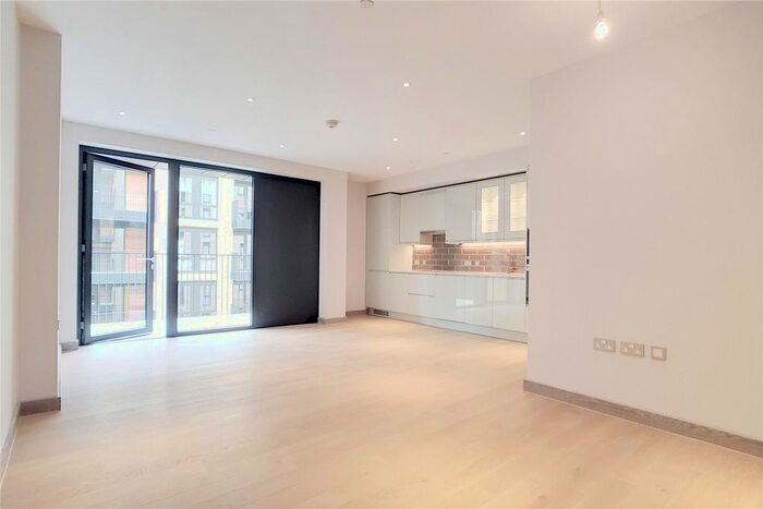 2 Bedroom Flat To Rent In Bellwether Lane, London, SW18