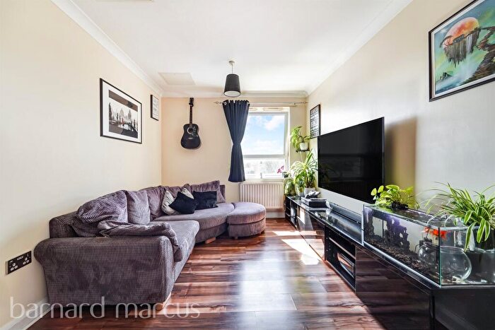 2 Bedroom Apartment For Sale In Kingston Road, New Malden, KT3