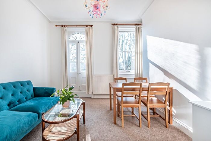 2 Bedroom Flat To Rent In Earls Court Road, London, SW5