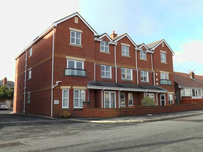 2 Bedroom Apartment To Rent In St Andrews Road North, St Annes, FY8