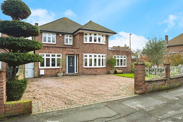 4 Bedroom Detached House For Sale In Village Road, Enfield, EN1