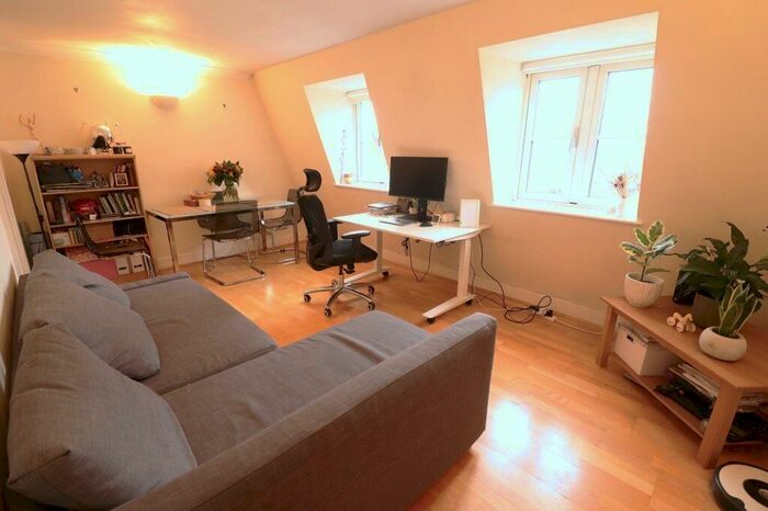 1 Bedroom Flat To Rent In Roberts Court, London, N1