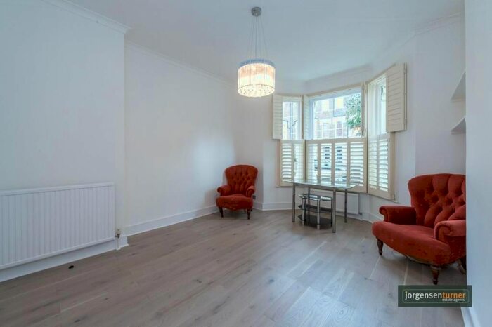 2 Bedroom Flat To Rent In Bradiston Road, Maida Vale, London, W9