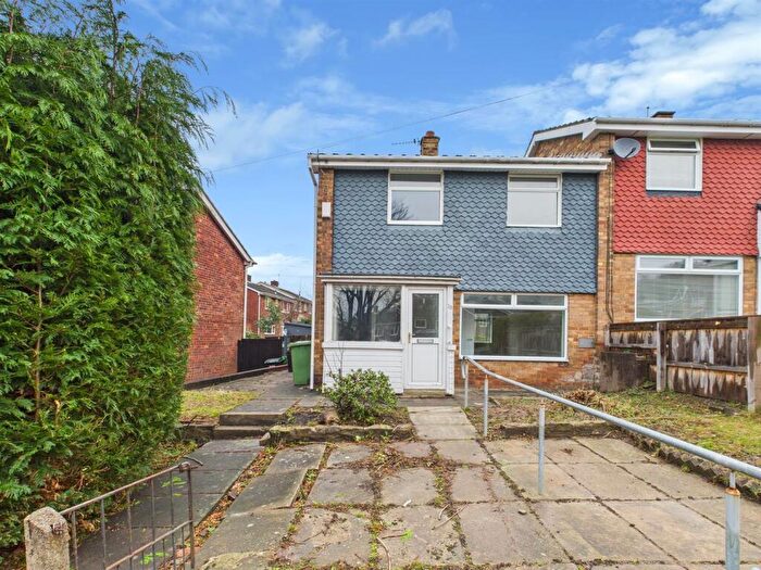 3 Bedroom Semi Detached House For Sale In Grisedale Gardens, Lyndhurst, Gateshead, NE9