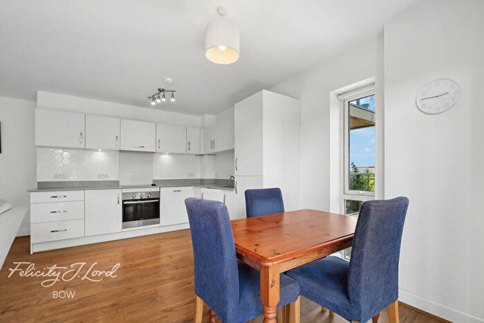 3 Bedroom Apartment For Sale In St Clements Avenue, London, E3