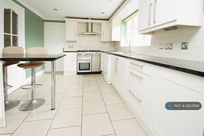 4 Bedroom Detached House To Rent In Woodview, Basildon, SS16
