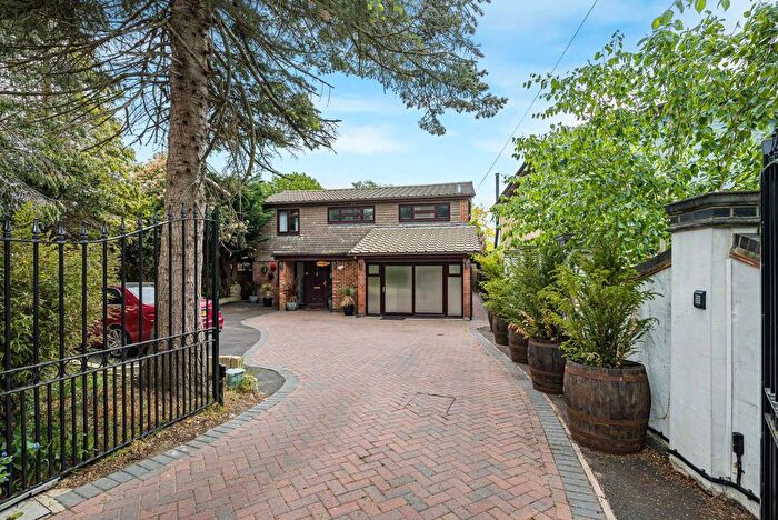 5 Bedroom Detached House For Sale In Leesons Hill, Chislehurst, BR7