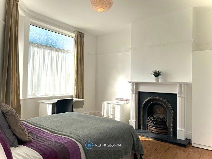 4 Bedroom Semi Detached House To Rent In Finchley Road, Manchester, M14