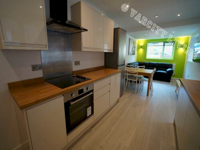 8 Bedroom House To Rent In College Road, Bangor, Gwynedd, LL57