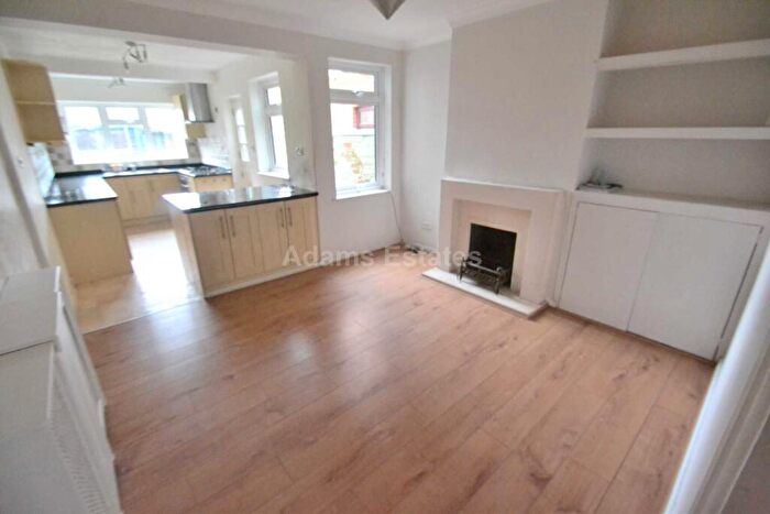 3 Bedroom Terraced House To Rent In Pitcroft Ave, Reading, RG6