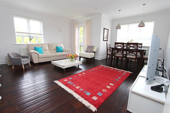 3 Bedroom Flat For Sale In Samuel Gray Gardens, Kingston Upon Thames, KT2