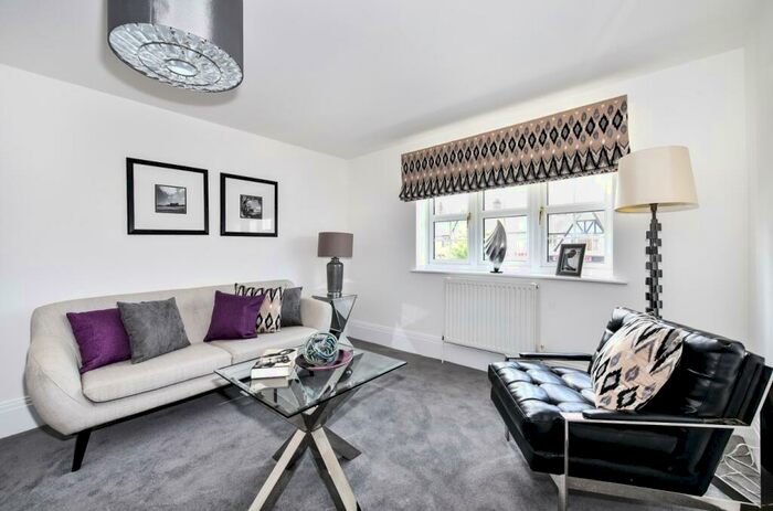 2 Bedroom Flat To Rent In Upper Elmers End Road Beckenham, BR3