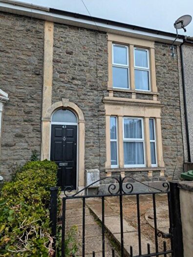 4 Bedroom Semi-Detached House To Rent In Shrubbery Road, BS16