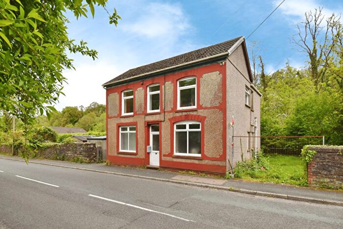 4 Bedroom Detached House For Sale In Heol Gleien, Lower Cwmtwrch, Swansea, Powys, SA9