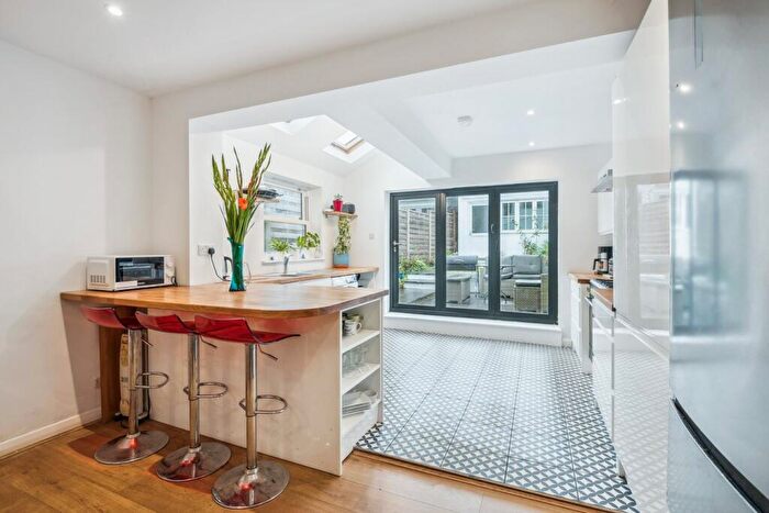 3 Bedroom Semi Detached House For Sale In Orchard Grove, Chalfont St Peter, Gerrards Cross, SL9