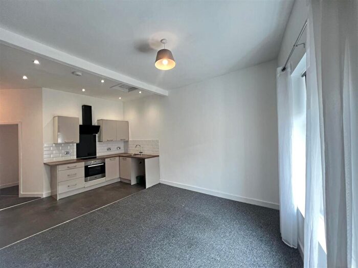 1 Bedroom Apartment To Rent In Bramhall Lane, Stockport, SK2