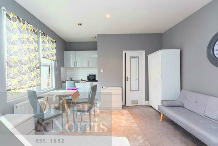 Apartment To Rent In Fairbridge Road, Archway, London, N19