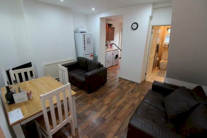 3 Bedroom Terraced House To Rent In Rhymney Street - Cardiff, CF24