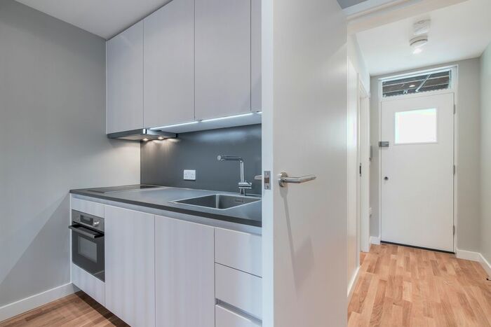 Studio To Rent In Russell Road, London N13