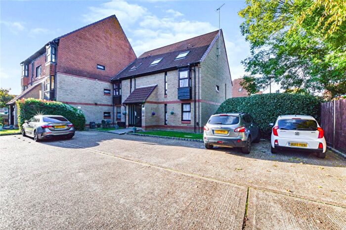 1 Bedroom Flat To Rent In Trenance, Goldsworth Park, Woking, Surrey, GU21