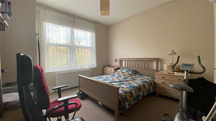 2 Bedroom Apartment To Rent In Woodside Grove, Finchley, London, N12