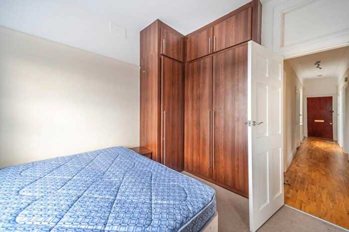 2 Bedroom Flat To Rent In Mapesbury Court, , Willesden Green, London, NW2