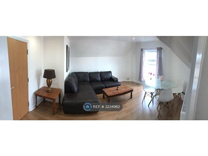 2 Bedroom Flat To Rent In Howard Drive, Liverpool, L19
