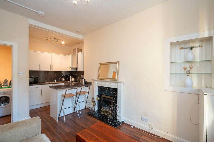 1 Bedroom Flat To Rent In Wardlaw Place, Edinburgh, EH11