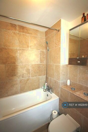 1 Bedroom Flat To Rent In Bridlington House, London, SW11