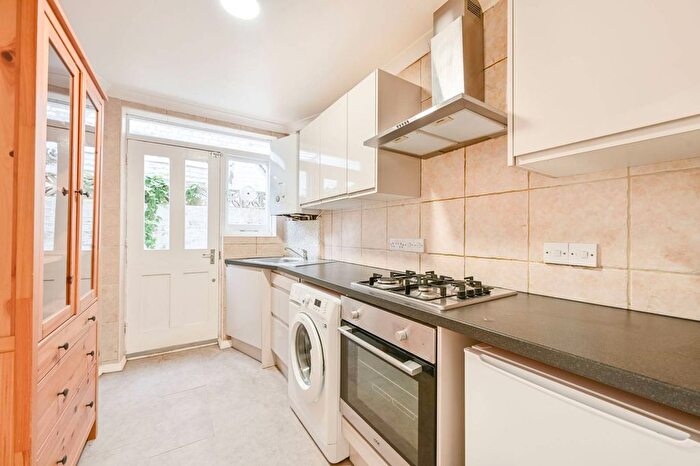 2 Bedroom Flat To Rent In Fernhead Road, Queen's Park, London, W9