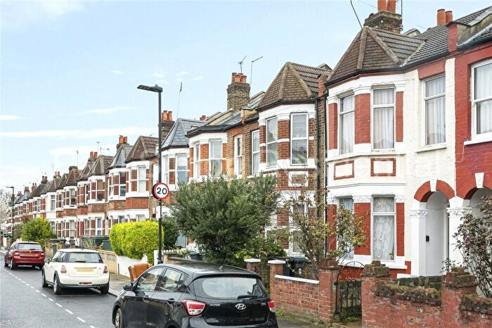 3 Bedroom Terraced House For Sale In Warwick Gardens, Harringay, London, N4