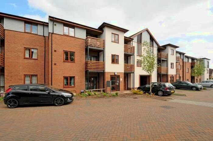 2 Bedroom Flat To Rent In High Wycombe, Buckinghamshire HP11