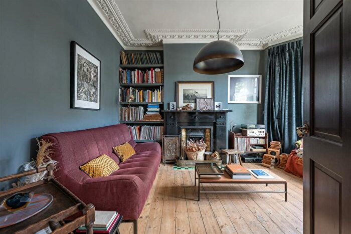 3 Bedroom Terraced House For Sale In Richmond Road, Leytonstone, E11