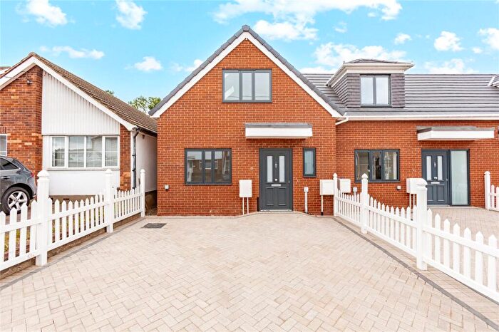 3 Bedroom End Of Terrace House For Sale In Prospect Road, Hornchurch, RM11