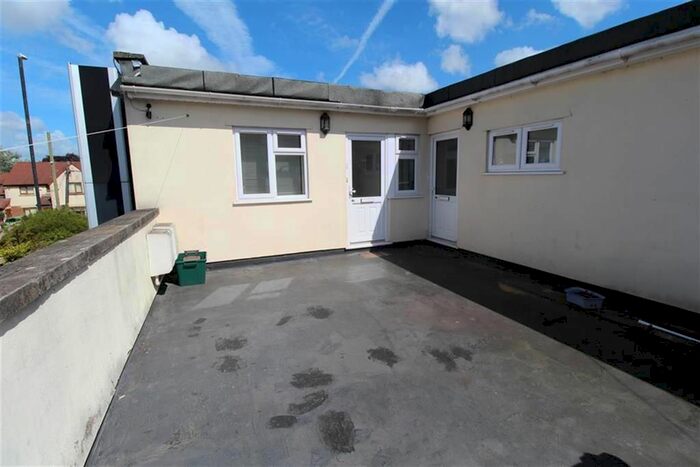 2 Bedroom Flat To Rent In Gilda Parade, Bedminster, Bristol, BS14